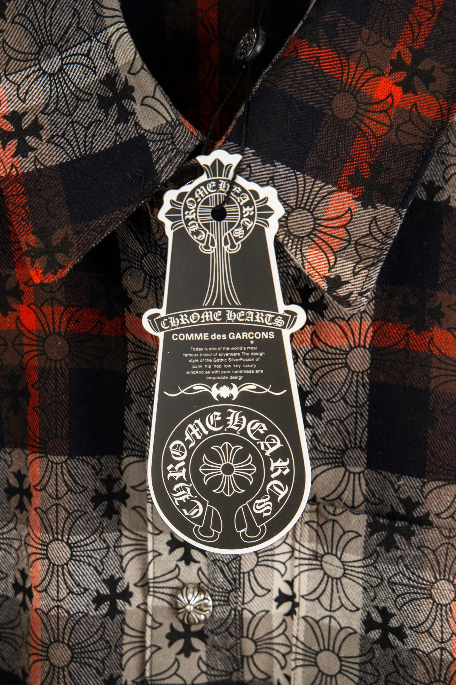🅿️260 new model number: B132 Chrome Hearts classic cashew flower cross all-over printed jacquard long-sleeved casual shirt 1️⃣Customized original jacquard fabric, high-quality pure cotton jacquard plaid fabric, soft and comfortable to the touch, a very high-quality fabric! 2️⃣The details of the workmanship are perfectly controlled. The lining is made of vest hemming, and the cuffs are made of double cross leather labels. It is different from the ordinary version. The collar is also designed with interlining, which shows high-end fashion and personality. The style is fashionable, simple and elegant, and it is a very versatile jacket! 4⃣️Complete accessories, all customized with original versions! Same style for men and women Color: Cashew Red Size: S, M, L, XL